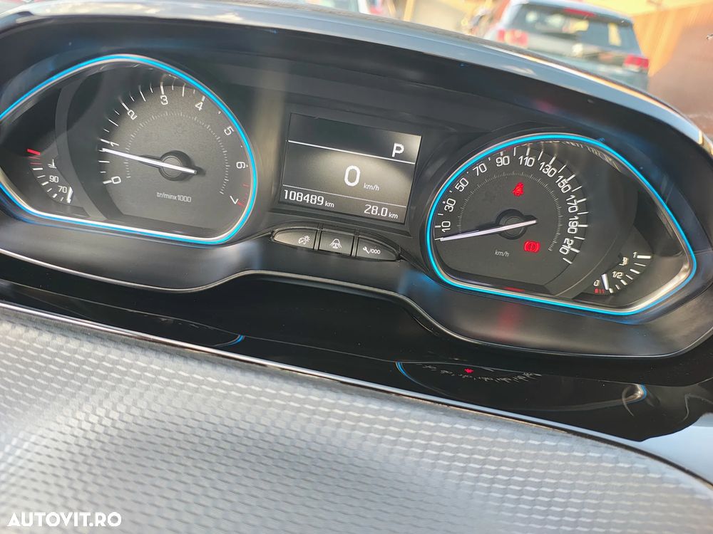 Peugeot 2008 PureTech 110 GPF Stop&Start EAT6 Allure - 19