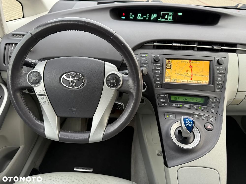 Toyota Prius (Hybrid) Comfort - 18