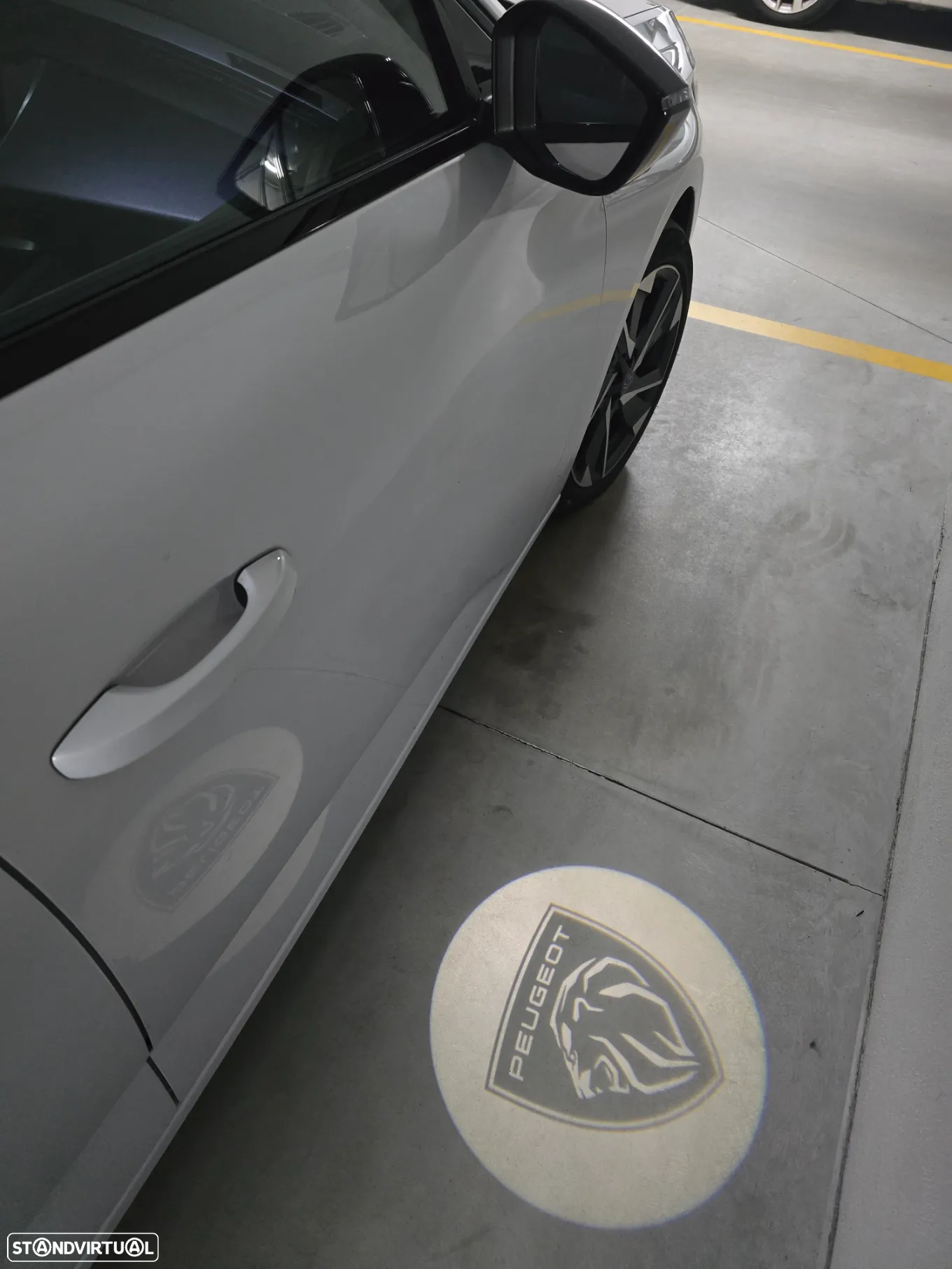 Peugeot 308 SW 1.6 Hybrid Allure Pack e-EAT8 - 32