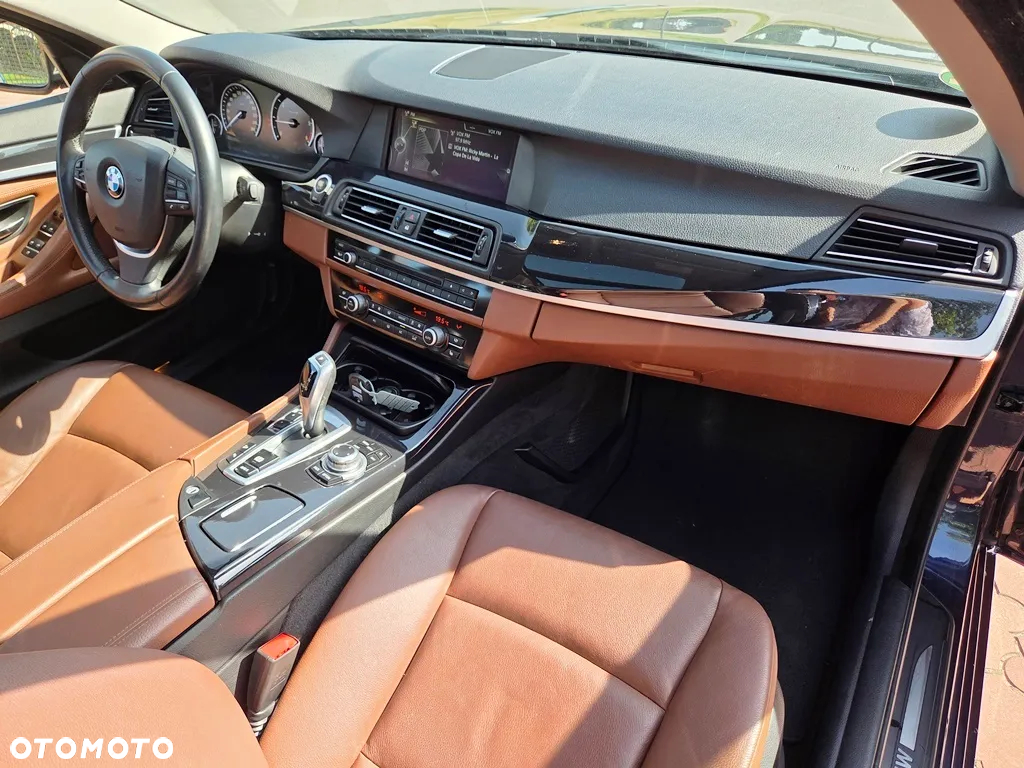 BMW Seria 5 525d xDrive Touring - 29