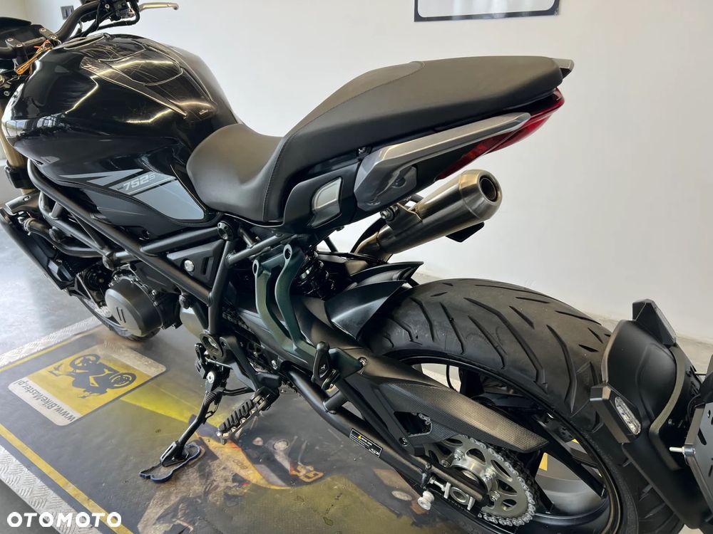 Benelli 752 S - 18