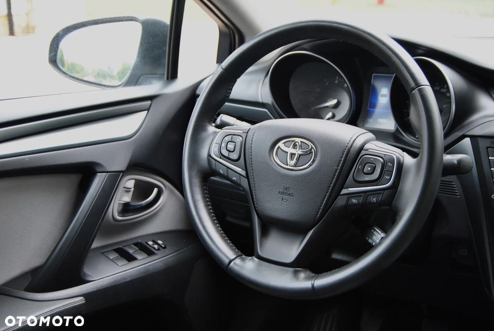 Toyota Avensis 1.8 Sol NAVI - 10