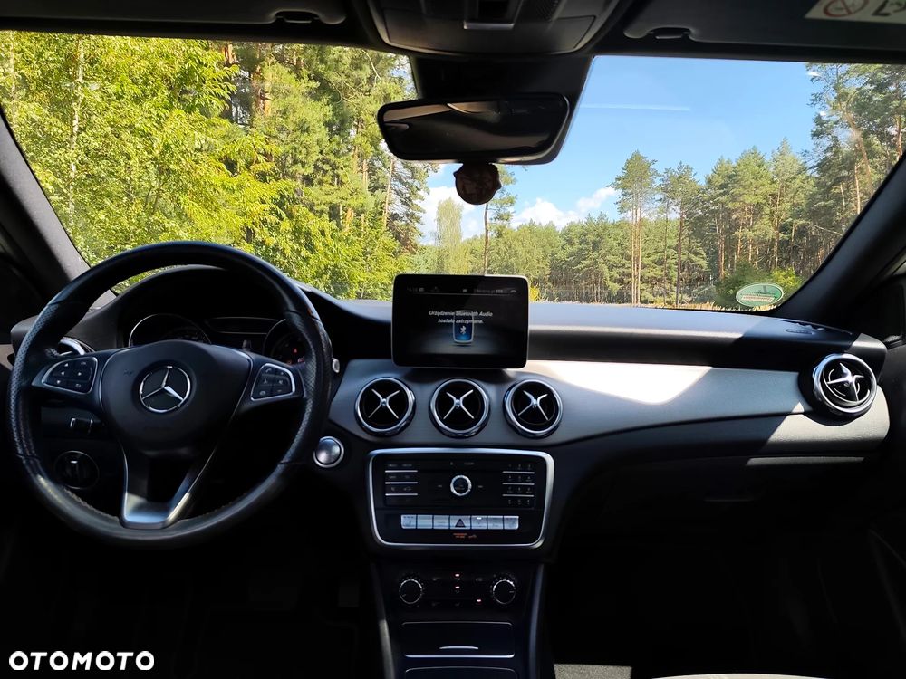 Mercedes-Benz GLA 200 7G-DCT UrbanStyle Edition - 9