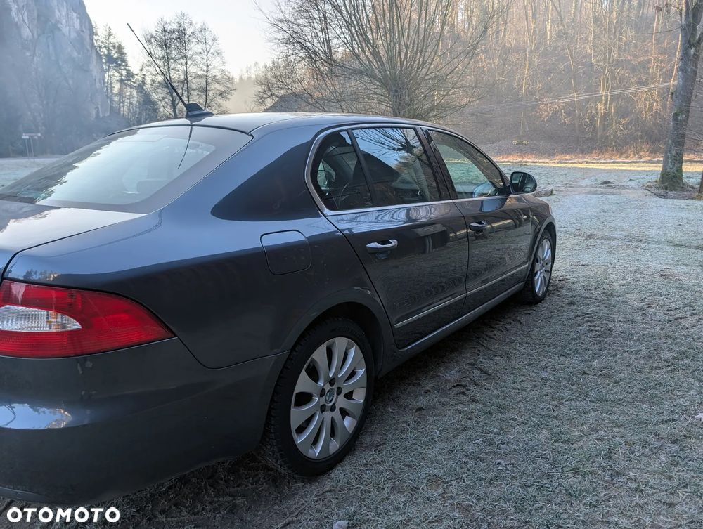 Skoda Superb 2.0 TDI Elegance DSG - 11