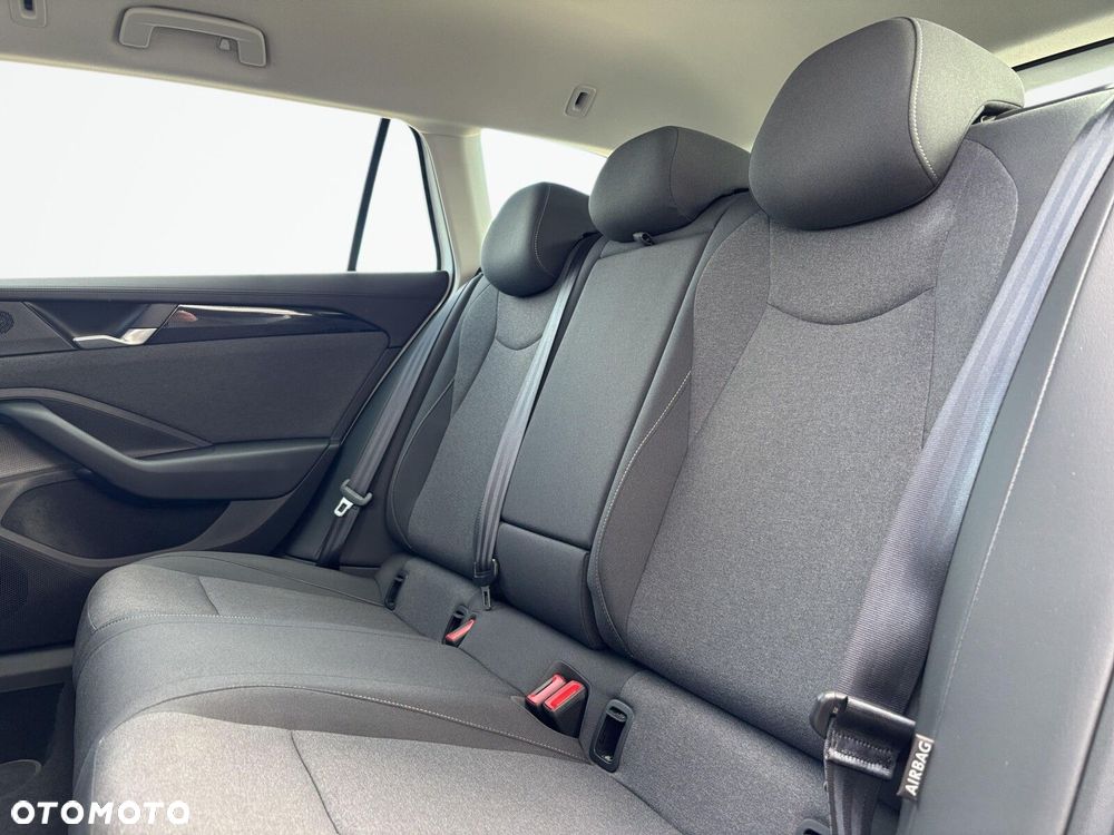Volkswagen Passat Variant 2.0 TDI SCR DSG - 17