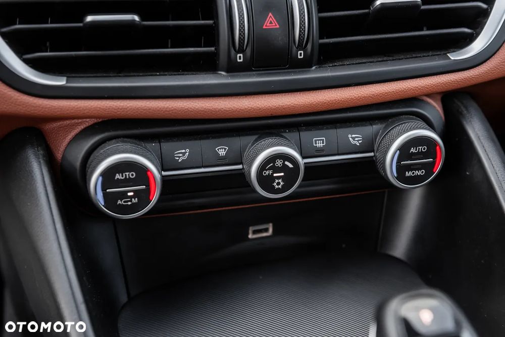 Alfa Romeo Giulia 2.2 Diesel AT8 Advanced Efficiency - 25