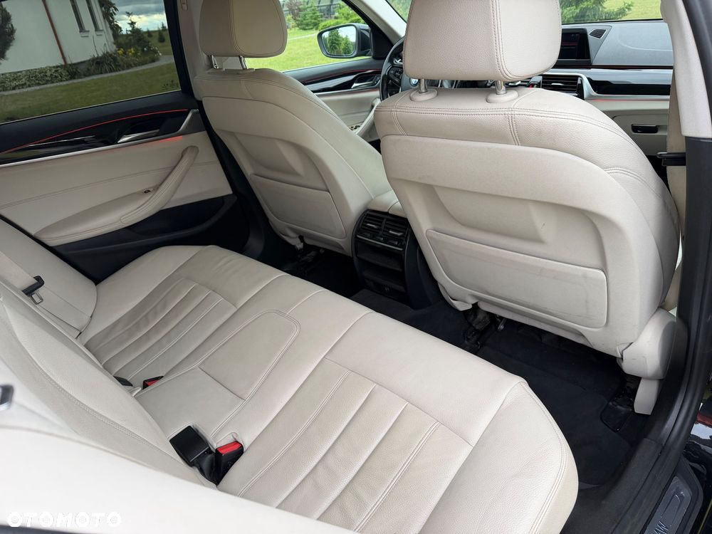 BMW Seria 5 520d xDrive - 11