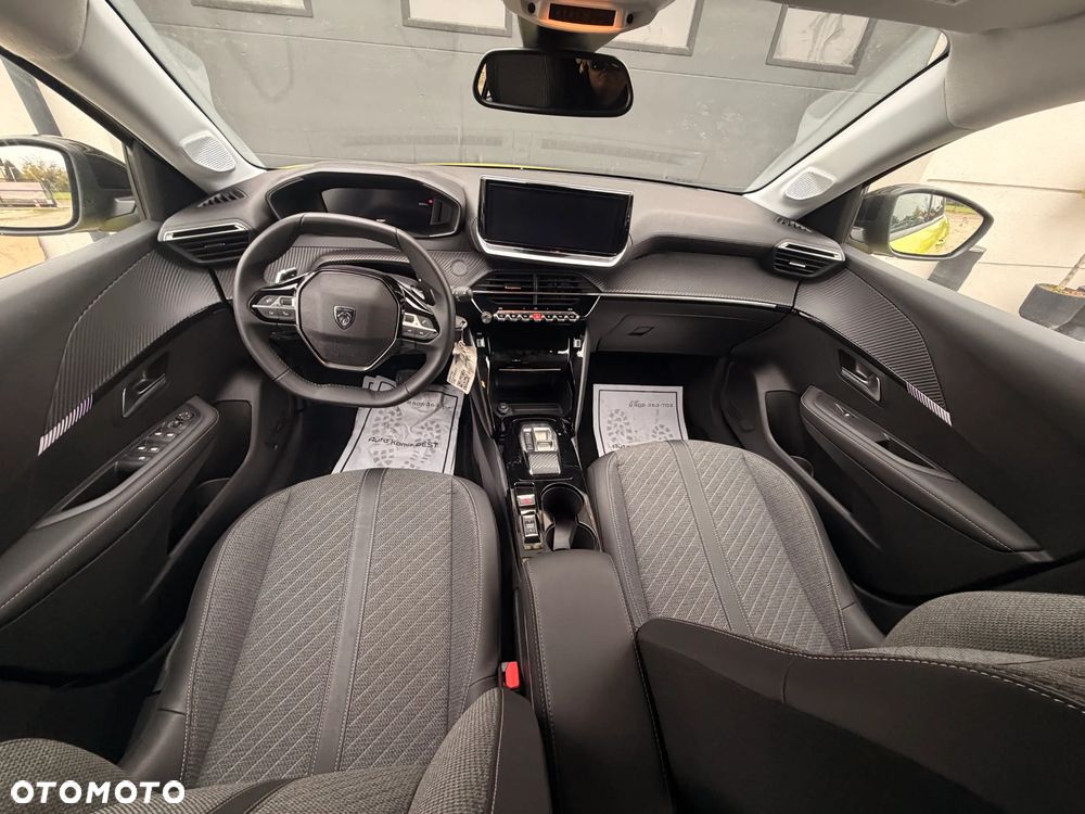 Peugeot 208 - 24