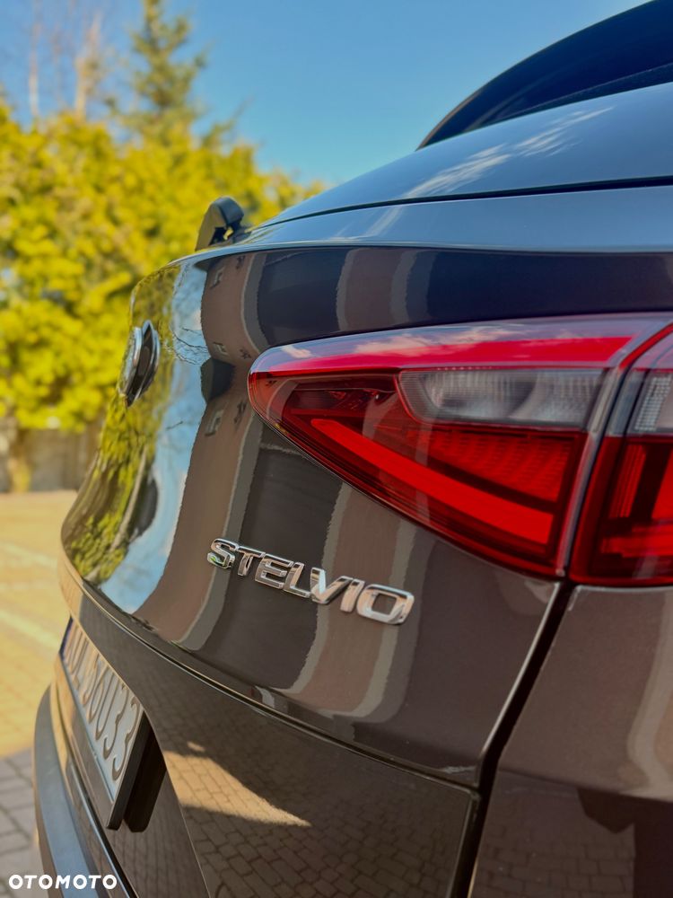 Alfa Romeo Stelvio 2.0 Turbo 16V AT8-Q4 Ti - 13