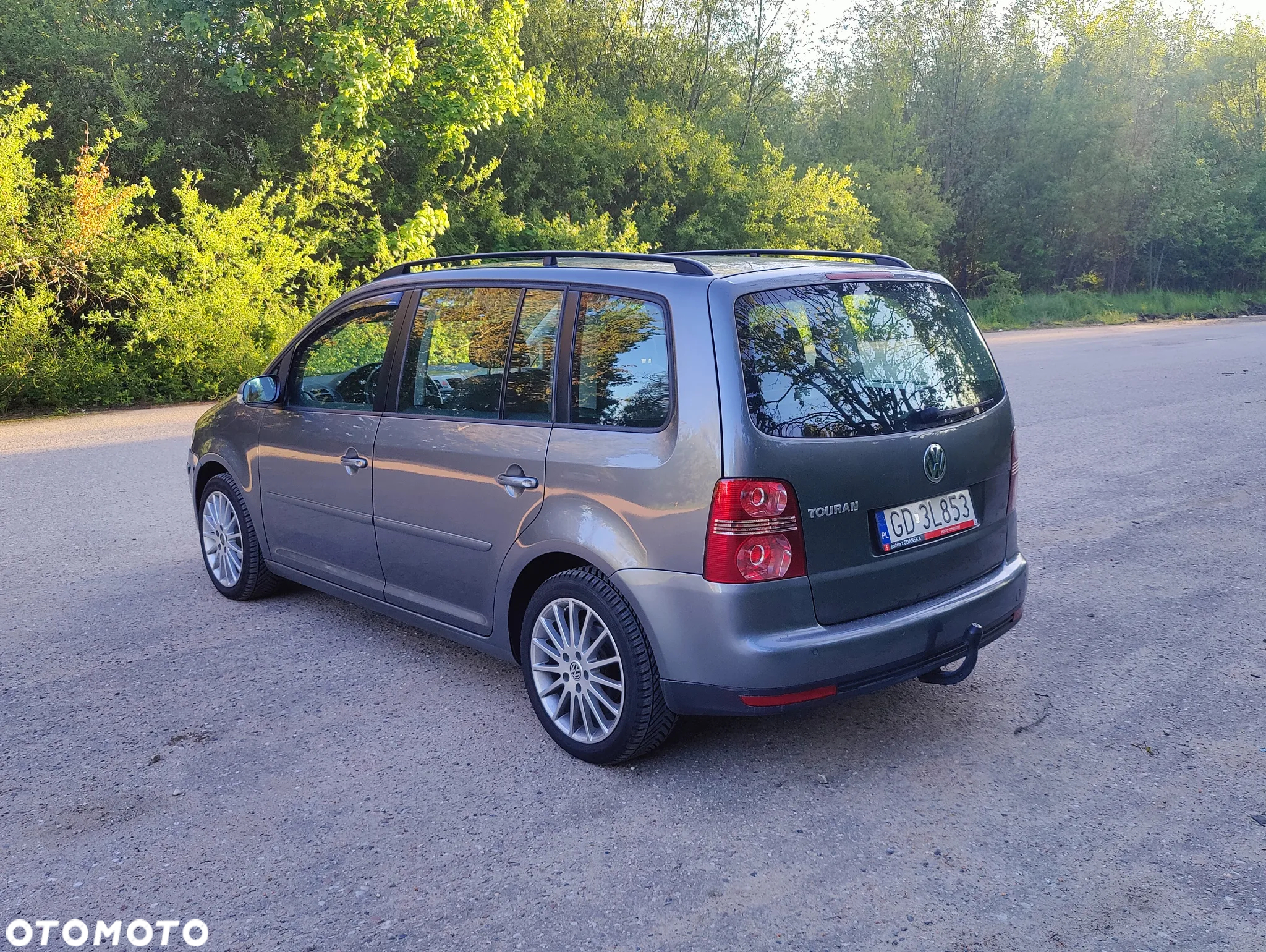 Volkswagen Touran - 10