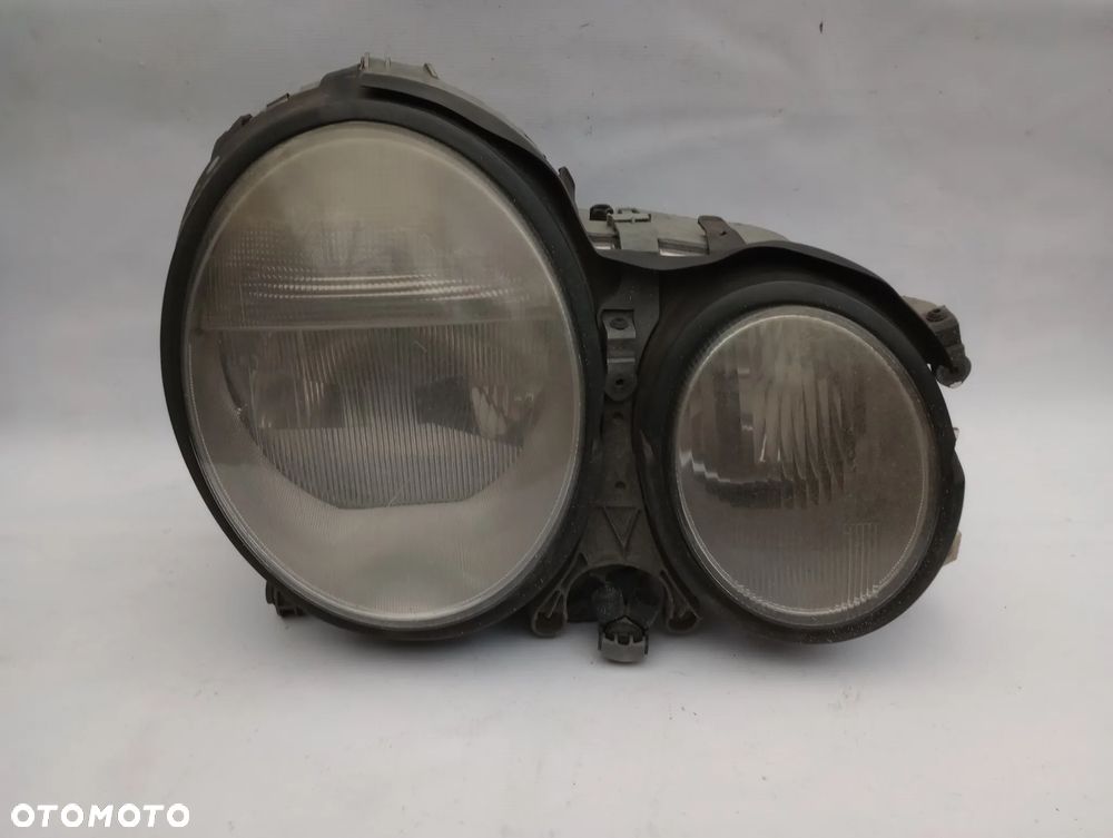 Lampa Prawy Przód Mercedes W210 - 1