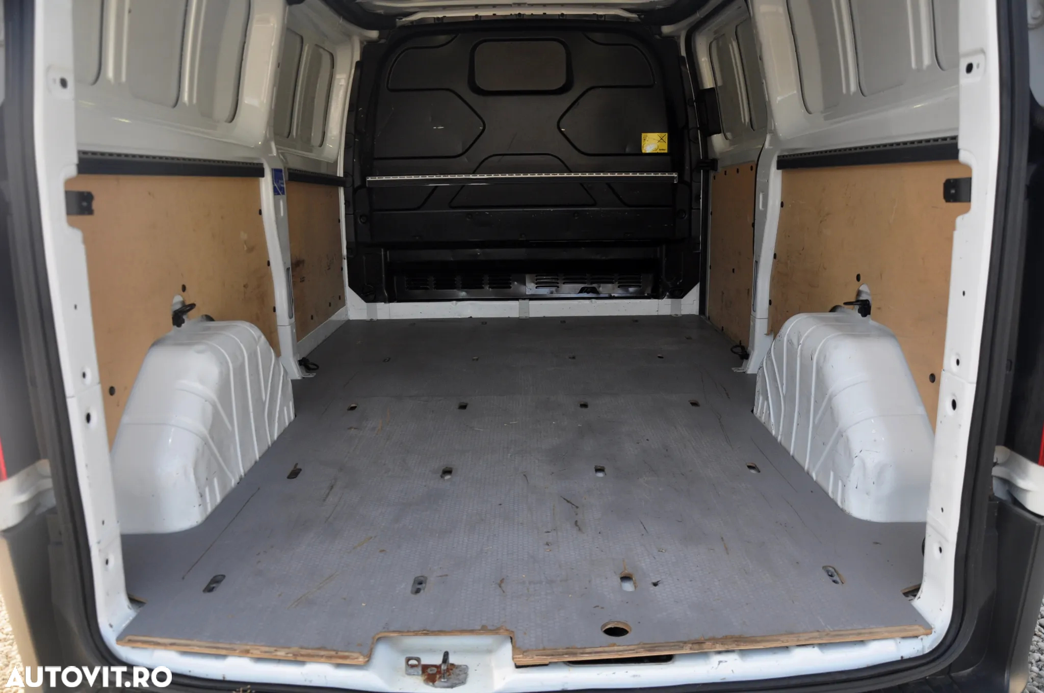 Ford Transit Custom L2H1 Van - 9