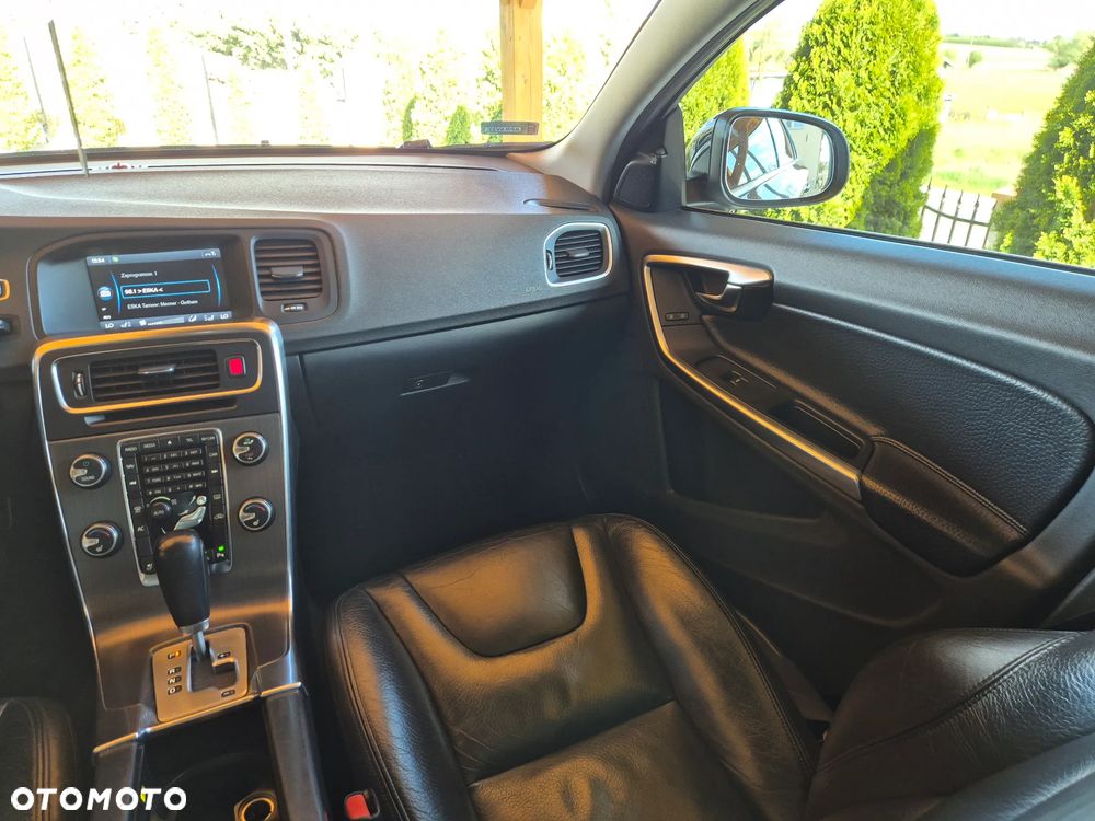 Volvo V60 D3 Summum - 29