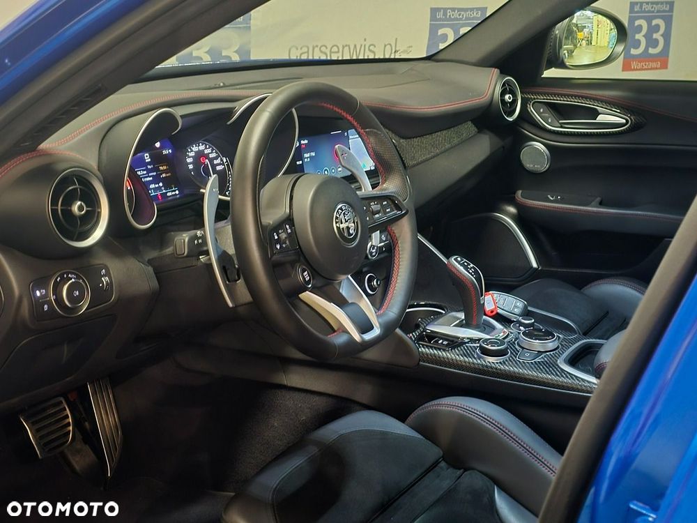 Alfa Romeo Giulia 2.0 Turbo 16V AT8-Q4 Estrema - 10