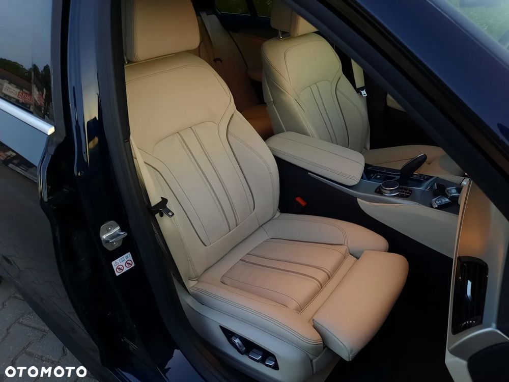 BMW Seria 5 520d Touring - 25