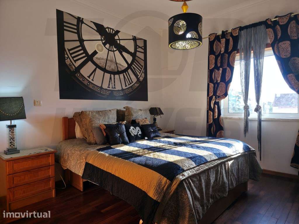 Apartamento T3 - na Rua 1º de Maio com parqueamento - Santa Clara, ... - Grande imagem: 2/22