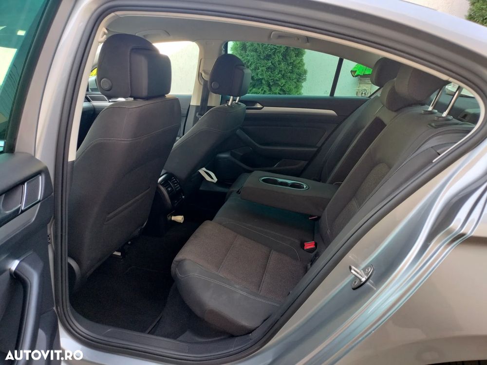 Volkswagen Passat 2.0 TDI DSG 4Motion R Executive - 11