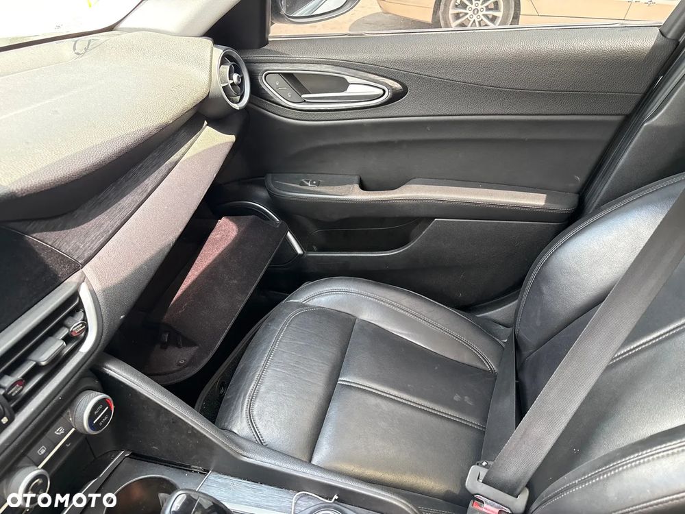 Alfa Romeo Giulia - 13
