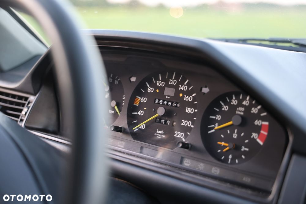 Mercedes-Benz W124 (1984-1993) - 24