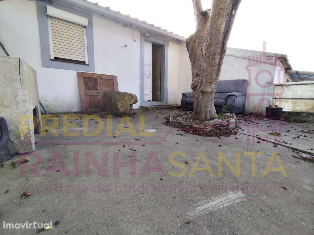 Moradia T3 com terreno para recuperar em Boiças - Rio Maior - Grande imagem: 3/28