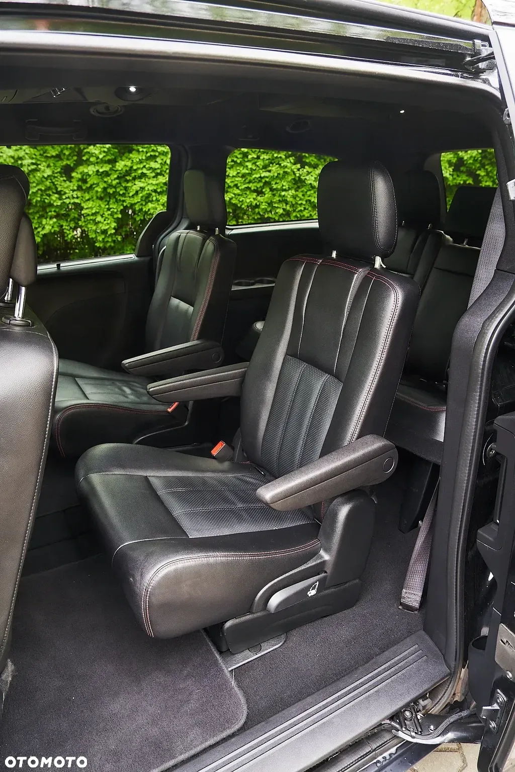 Dodge Caravan - 20