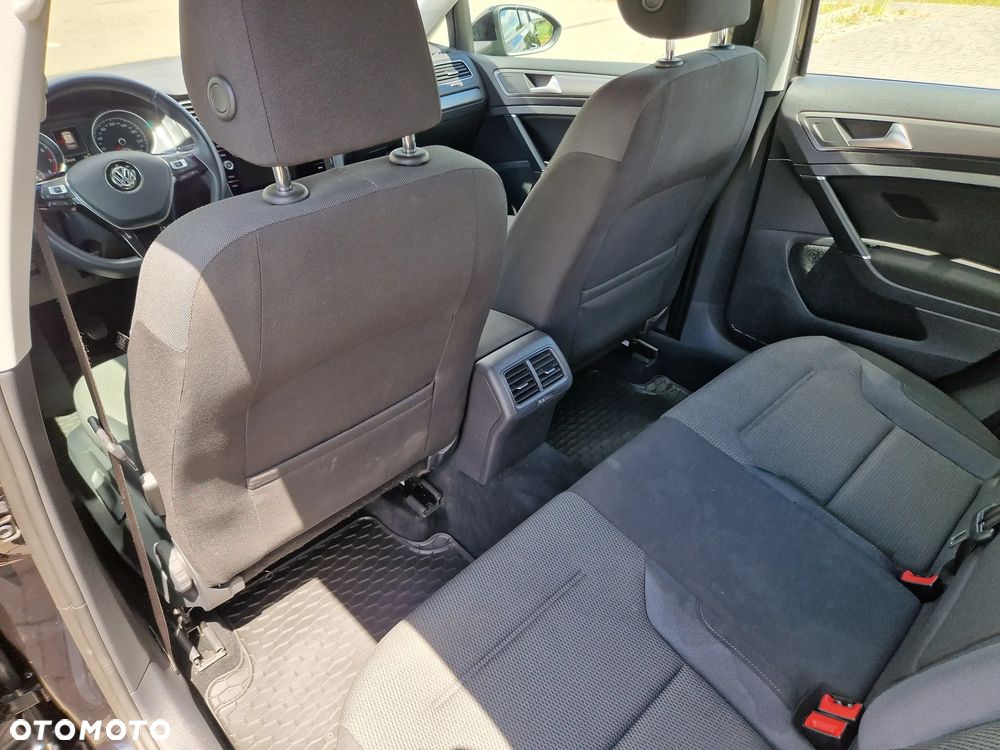 Volkswagen Golf - 6