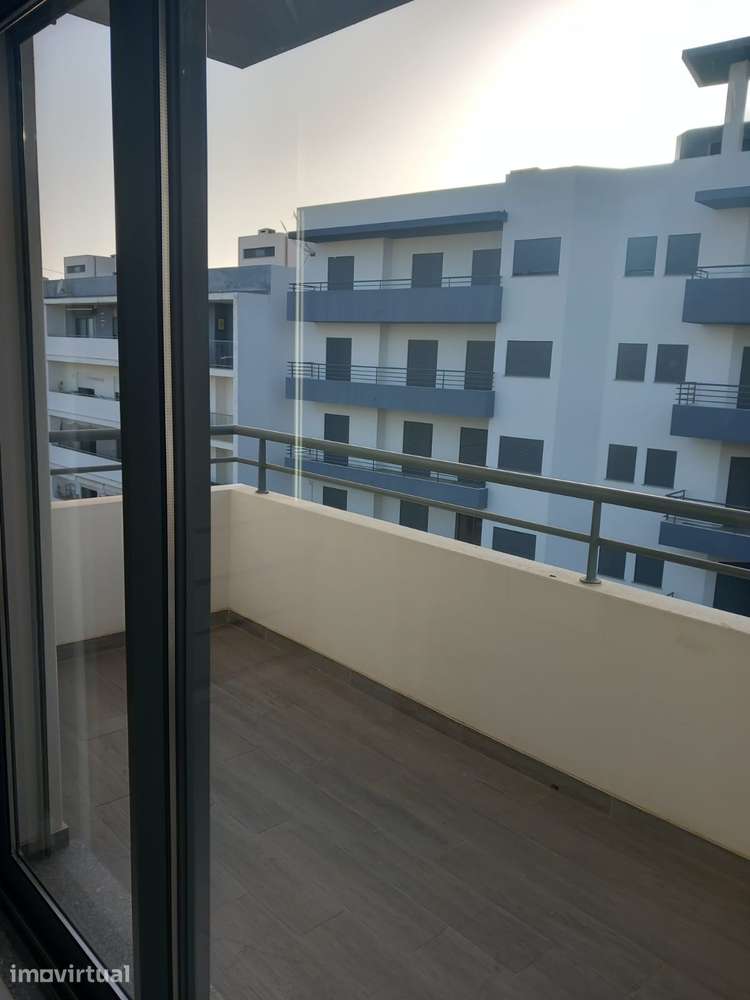T1 semi-novo com piscina - Grande imagem: 4/11