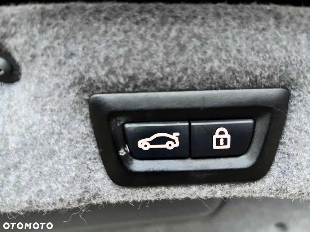 BMW Seria 7 750i - 28