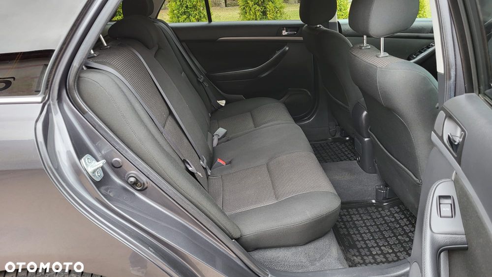 Toyota Avensis 1.8 VVT-i Executive - 11