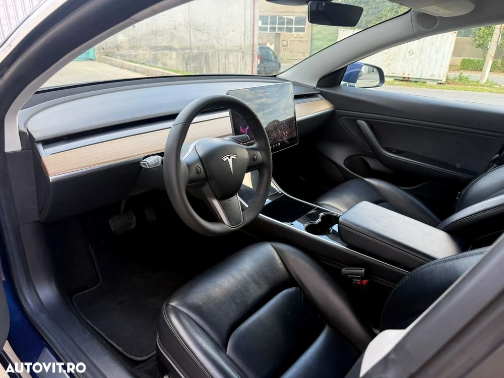 Tesla Model 3 - 9