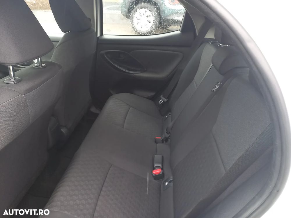 Toyota Yaris 1.5 VVT-i HSD Active - 11