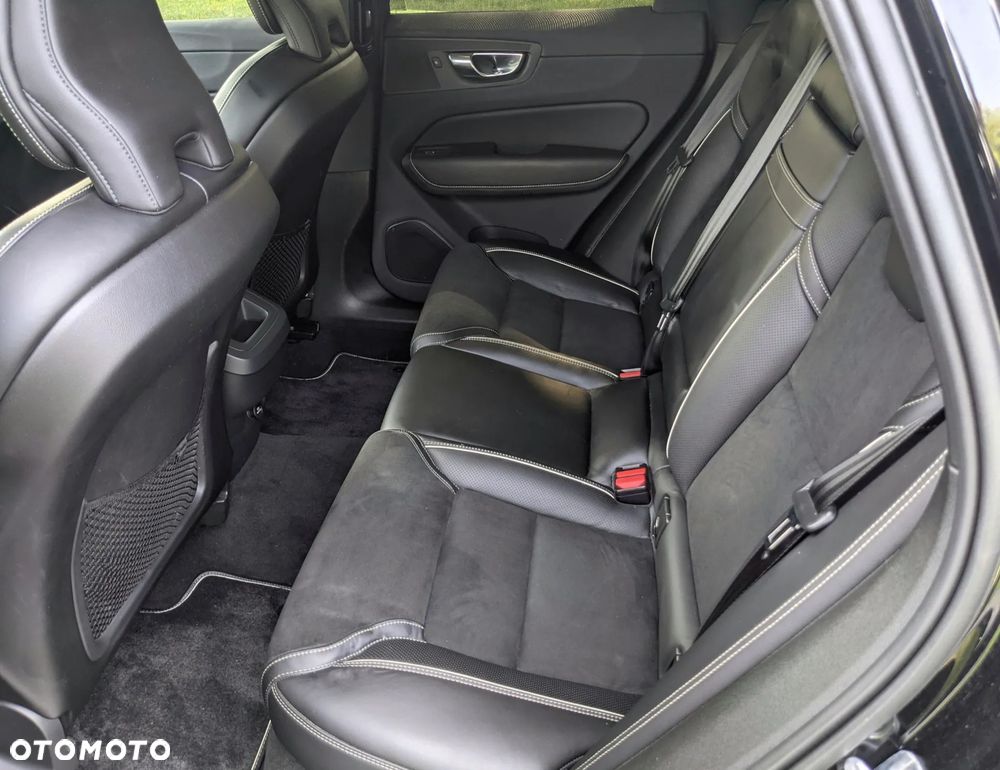 Volvo XC 60 T5 AWD Geartronic RDesign - 12