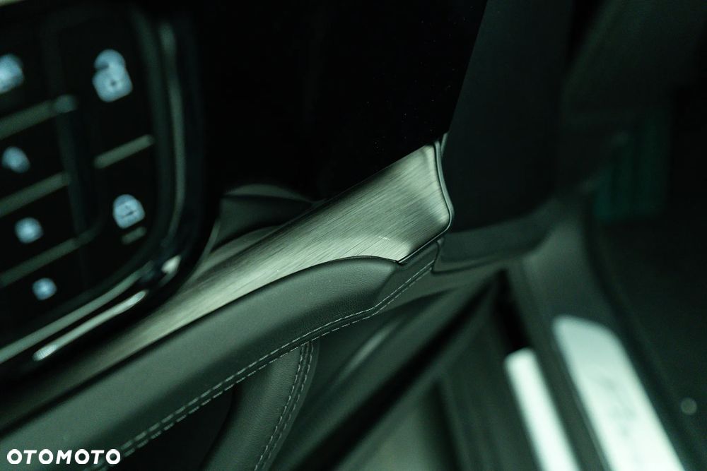 Porsche Panamera 4 E-Hybrid PHEV - 23