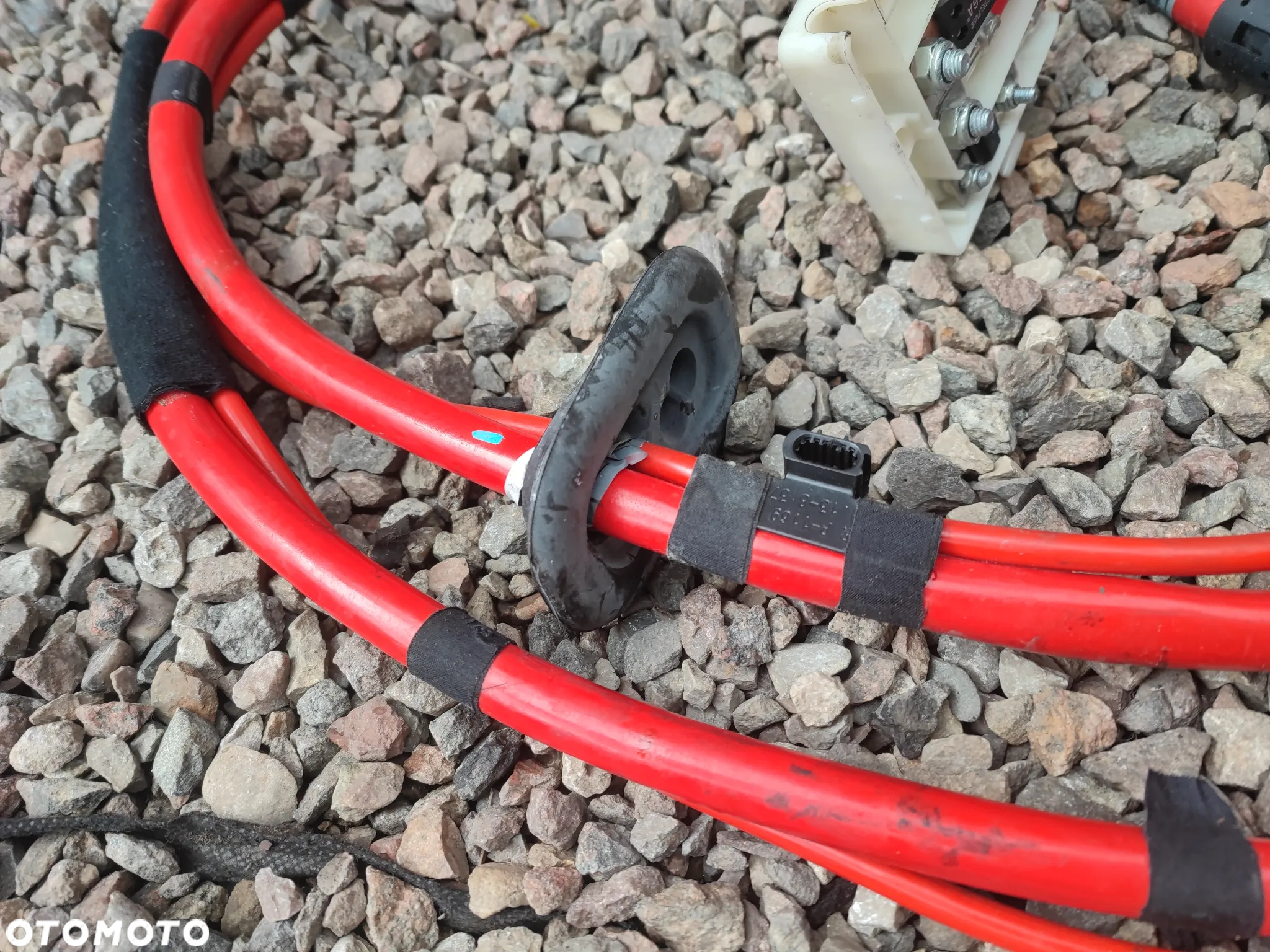 BMW E46 ORYGINALNY KOMPLETNY KABEL AKUMULATORA PLUSOWY NA TYŁ + KLEMA + BEZPIECZNIK O NR. 61 12 8 373 945 OEM W BARDZO DOBRYM STANIE DO SILNIKÓW BENZYNOWYCH - 11