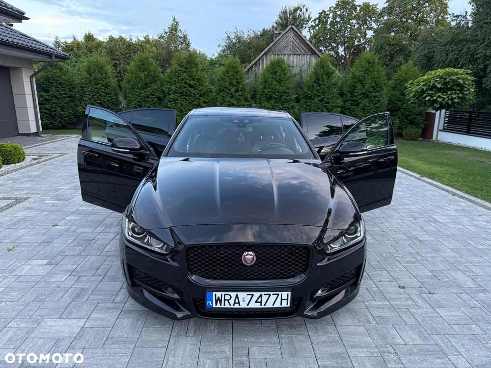Jaguar XE 2.0 D AWD R-Sport - 16