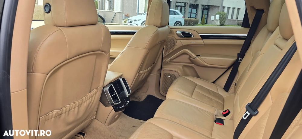 Porsche Cayenne Platinum Edition - 12