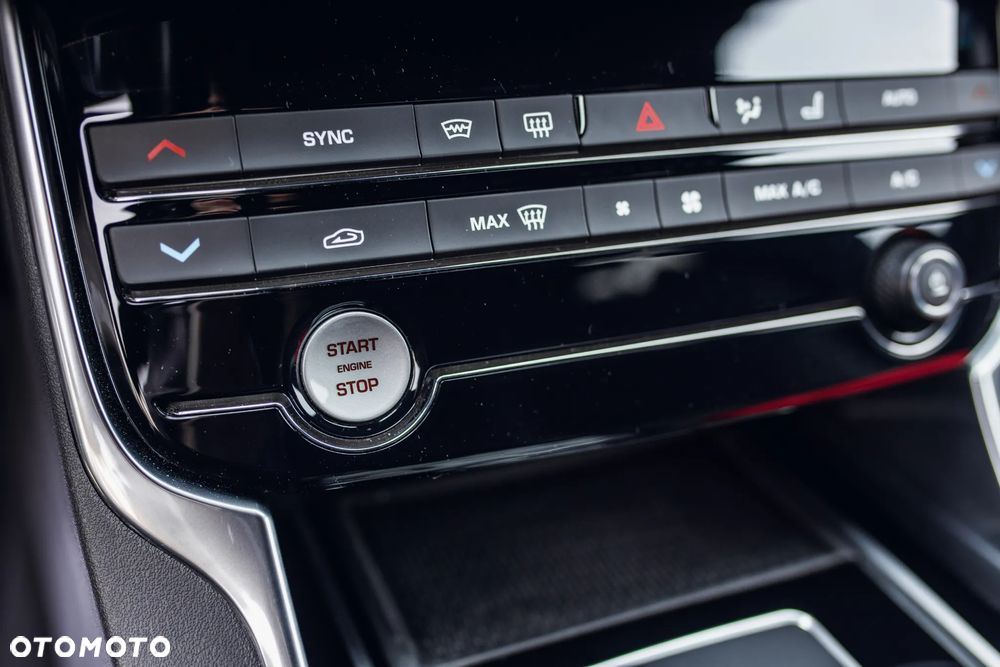 Jaguar XF 2.0 i4D R-Sport - 24