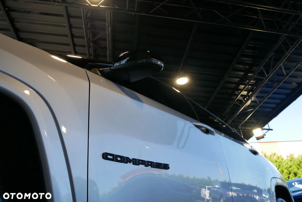 Jeep Compass - 36