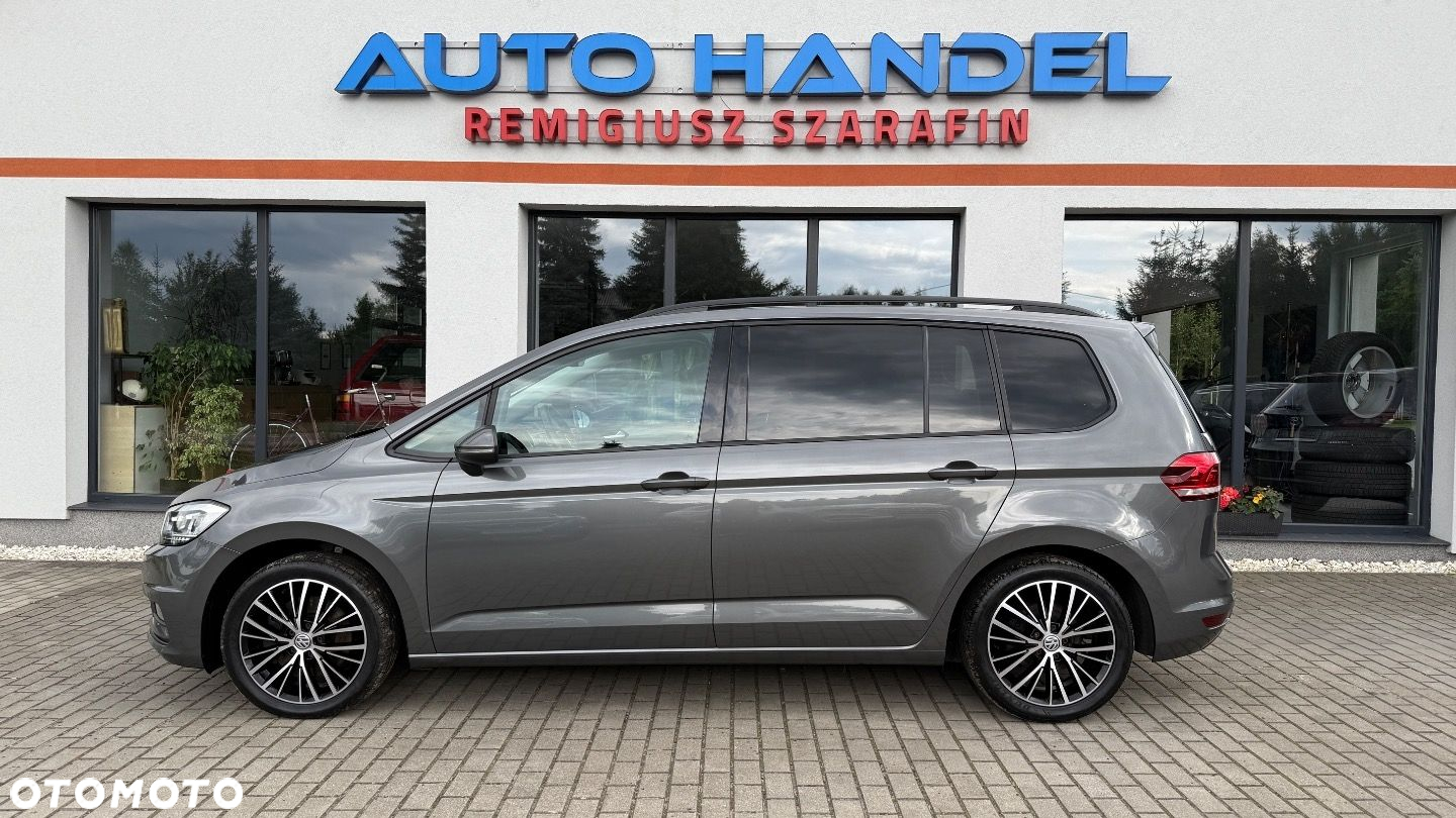 Volkswagen Touran - 12