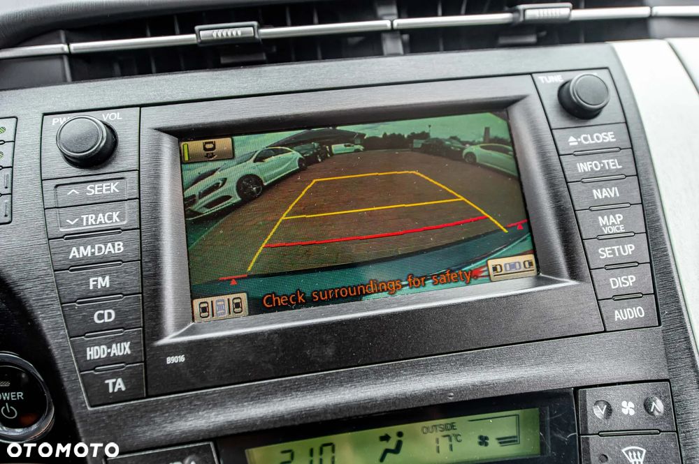 Toyota Prius (Hybrid) Life - 32