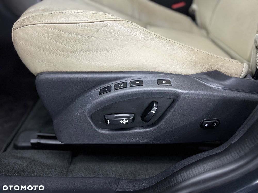 Volvo XC 60 D4 AWD Momentum - 11