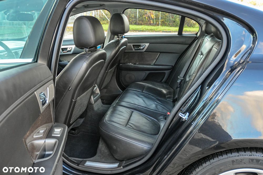 Jaguar XF 2.7 V6 D Luxury - 8