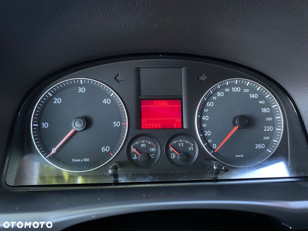 Volkswagen Touran - 28