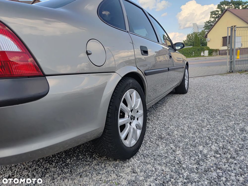 Opel Vectra 1.6 GLS - 11