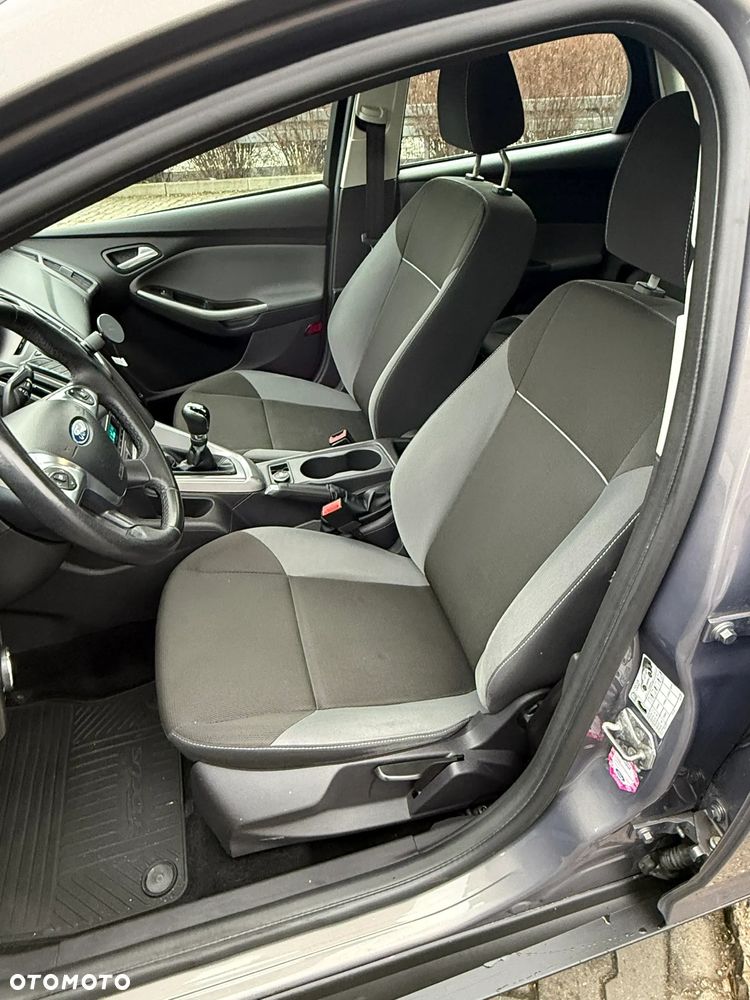 Ford Focus 1.6 Ambiente - 9