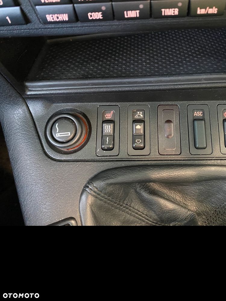 BMW Seria 3 318i Cabriolet - 32