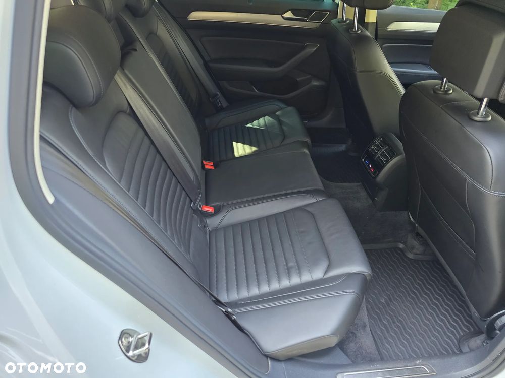 Volkswagen Passat 2.0 TDI SCR 4Mot DSG Highline - 31