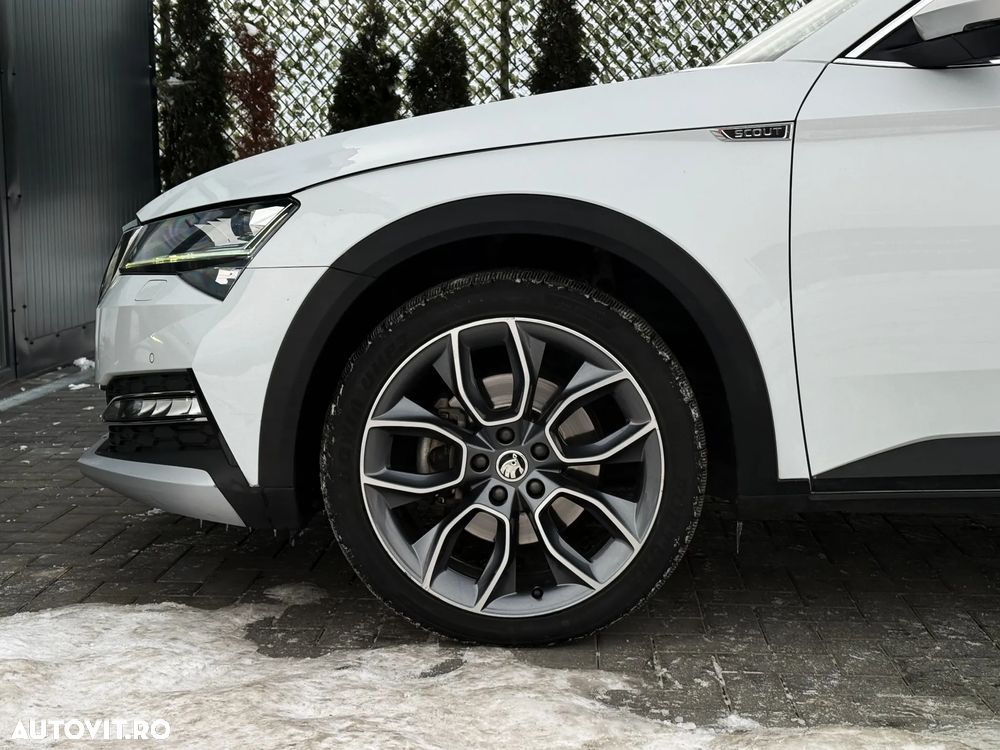 Skoda Superb 2.0 TDI 4X4 DSG Scout - 8