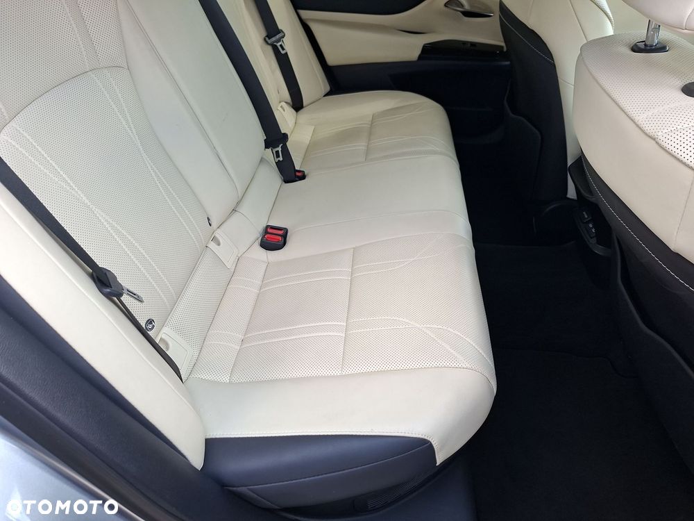 Lexus ES 300h Prestige - 21