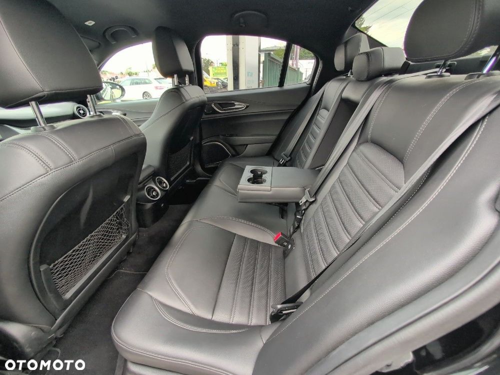 Alfa Romeo Giulia 2.9 Bi Turbo V6 Quadrifoglio - 10